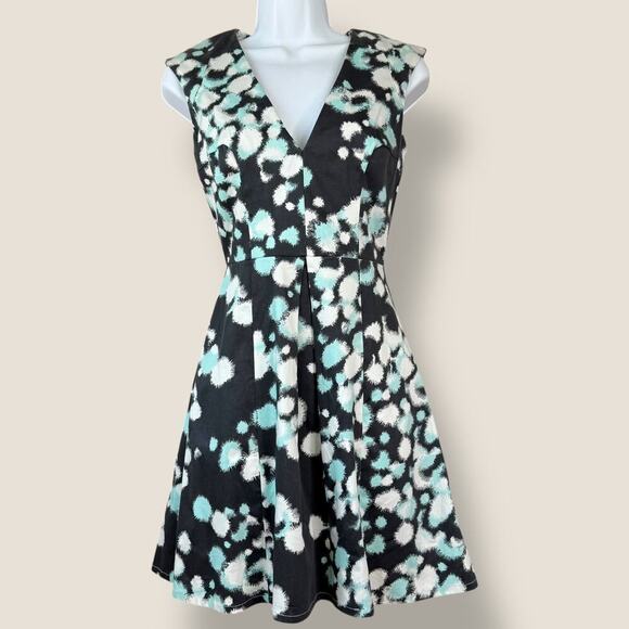 French Connection Dresses & Skirts - French Connection Abstract Dots Sleeveless V Neck Fit & Flare Mini Dress Size 0